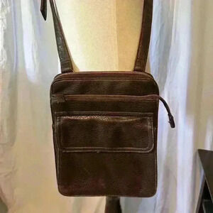Relic Brown Cross Body Purse. Lots of Pockets. Adjustable Strap.